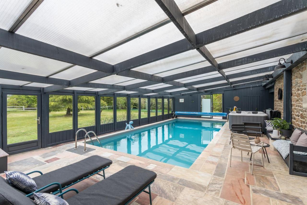 La Villa Du Golf - Avec Piscine Couverte Chauffee Et Jacuzzi Le Tronchet  المظهر الخارجي الصورة