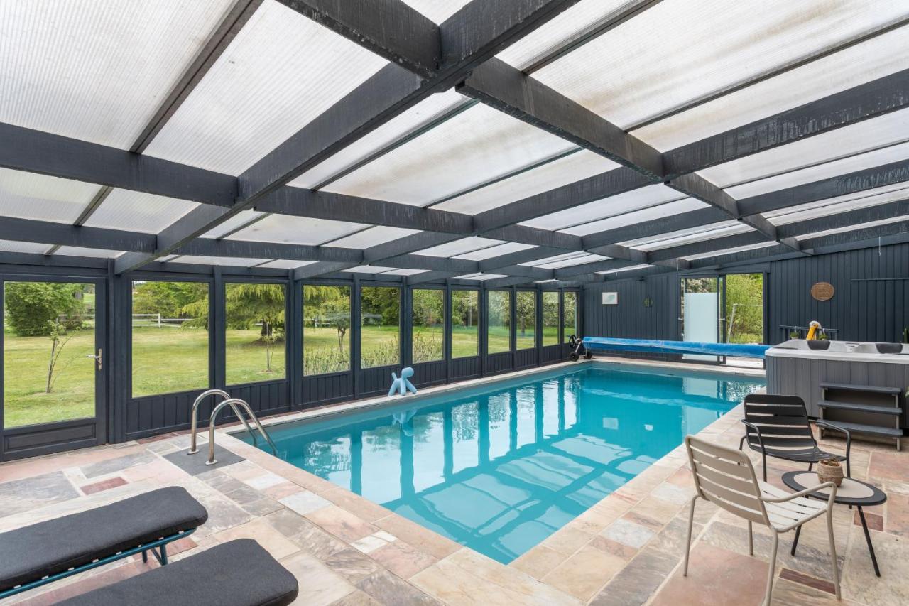 La Villa Du Golf - Avec Piscine Couverte Chauffee Et Jacuzzi Le Tronchet  المظهر الخارجي الصورة